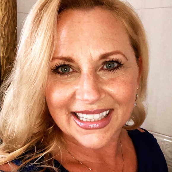 Meet your Posher, Tina - Picture 3 of 4